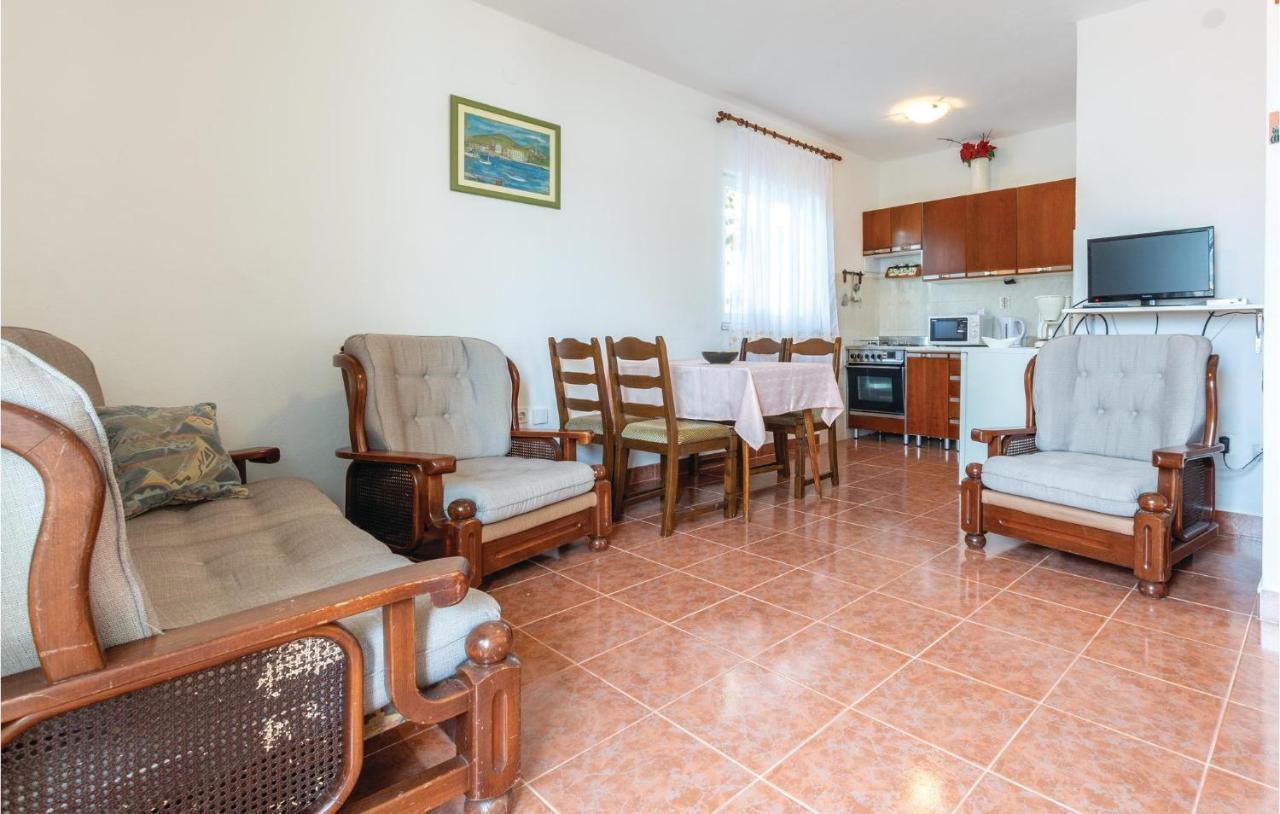Cozy Apartment In Okrug Donji With Kitchen Donji Okrug Exterior foto