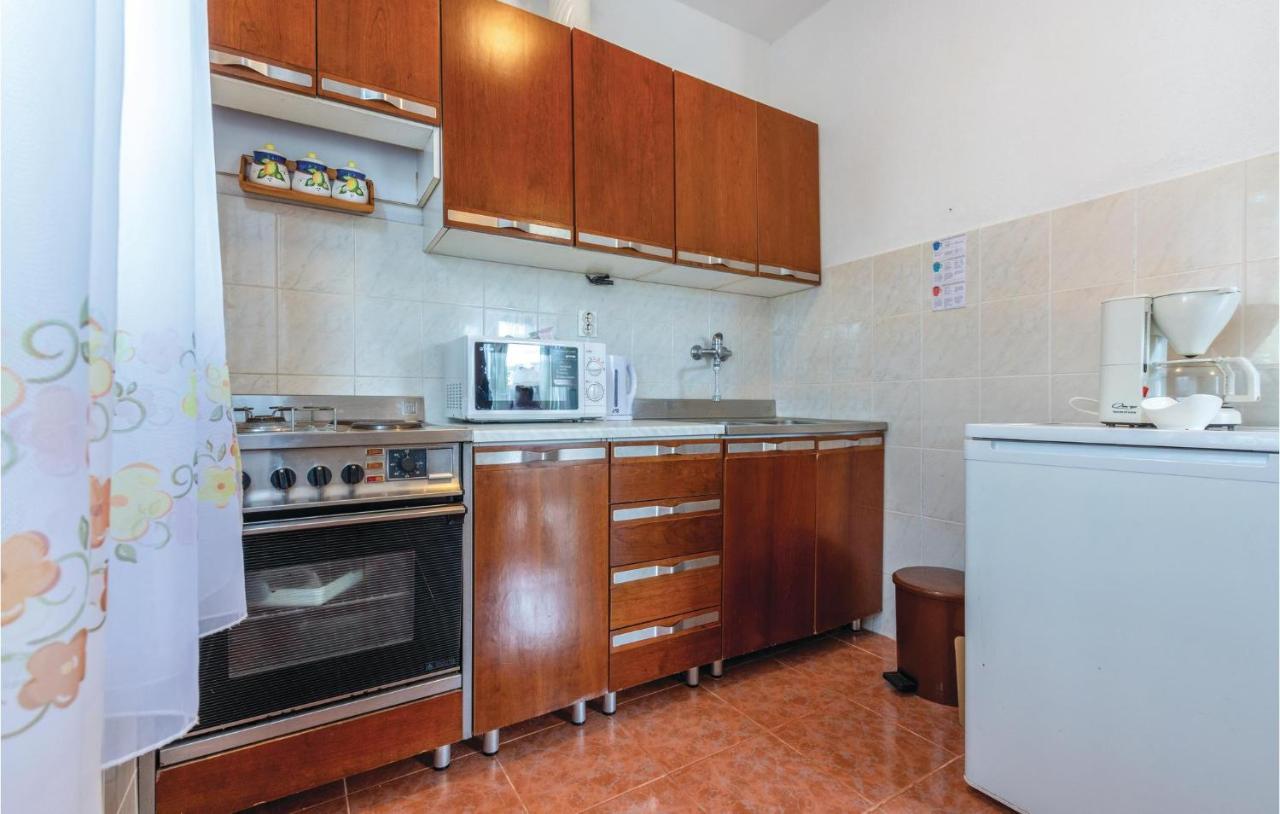 Cozy Apartment In Okrug Donji With Kitchen Donji Okrug Exterior foto